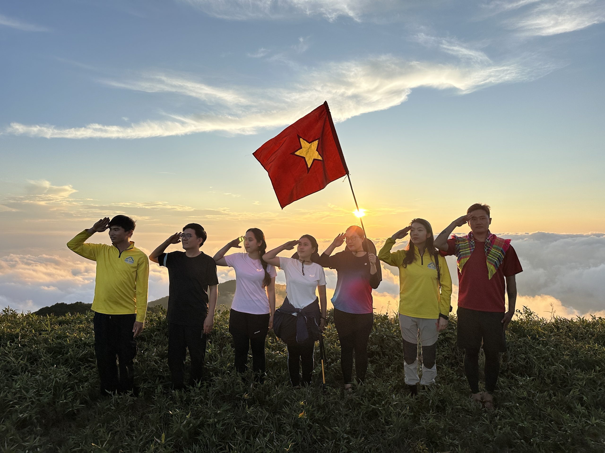 Trekking đỉnh Pa Thiên 2N1Đ