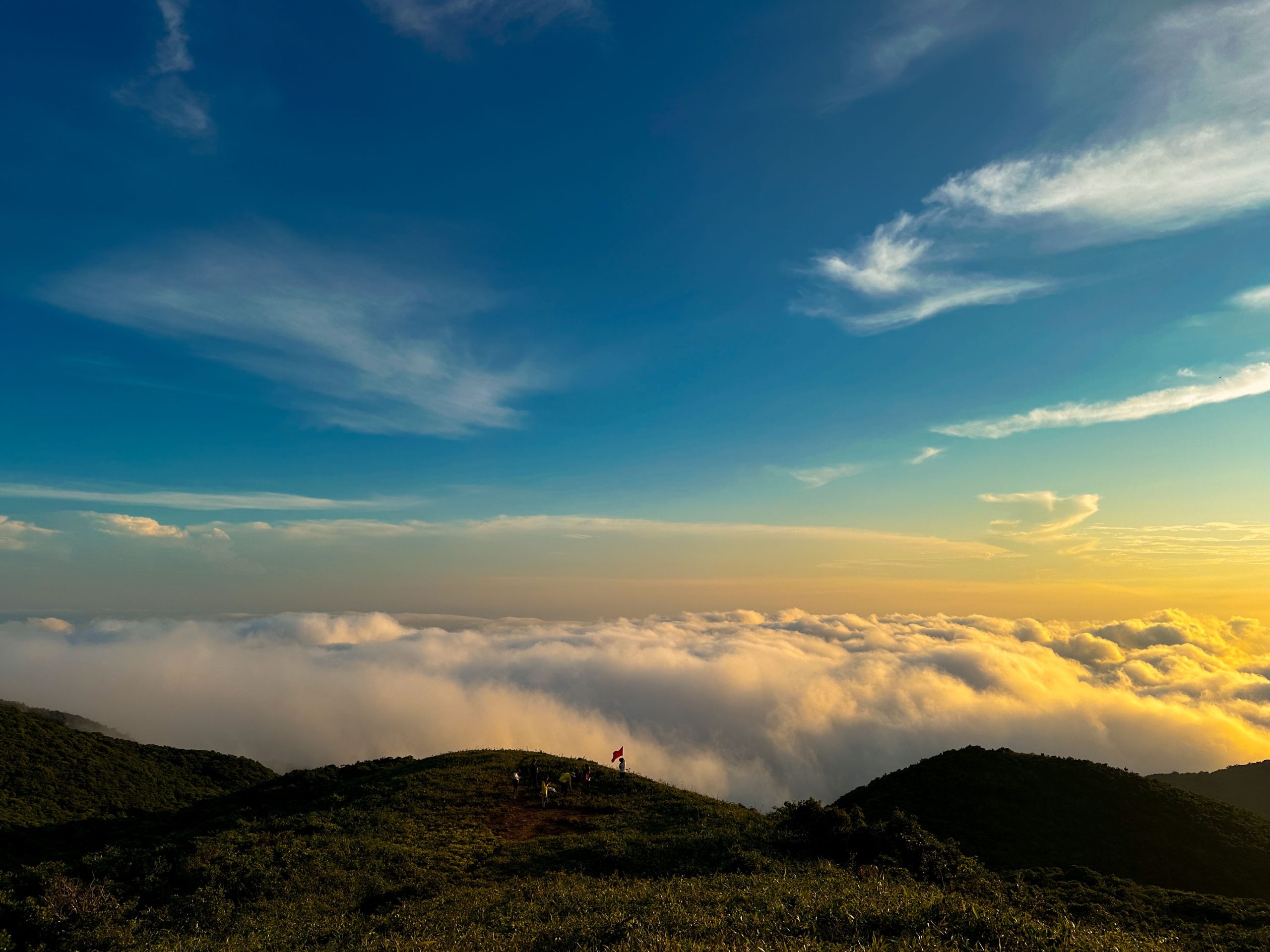 Trekking đỉnh Pa Thiên 2N1Đ